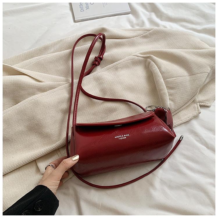 

Сумка маленького размера премиум-текстуры женская 2025 новая нишевая дизайнерская сумка-мессенджер универсальная одноплечевая подмышечная диагональная сумка one size fits all красный