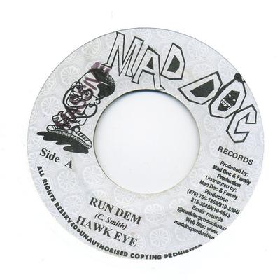 7-tums Skiva HAWKEYE / MADDOC FAMILY - Run Dem / Otitulerad INGEN Mad Doc Records Jamaica Reggae, Ska & Dub Begagnad