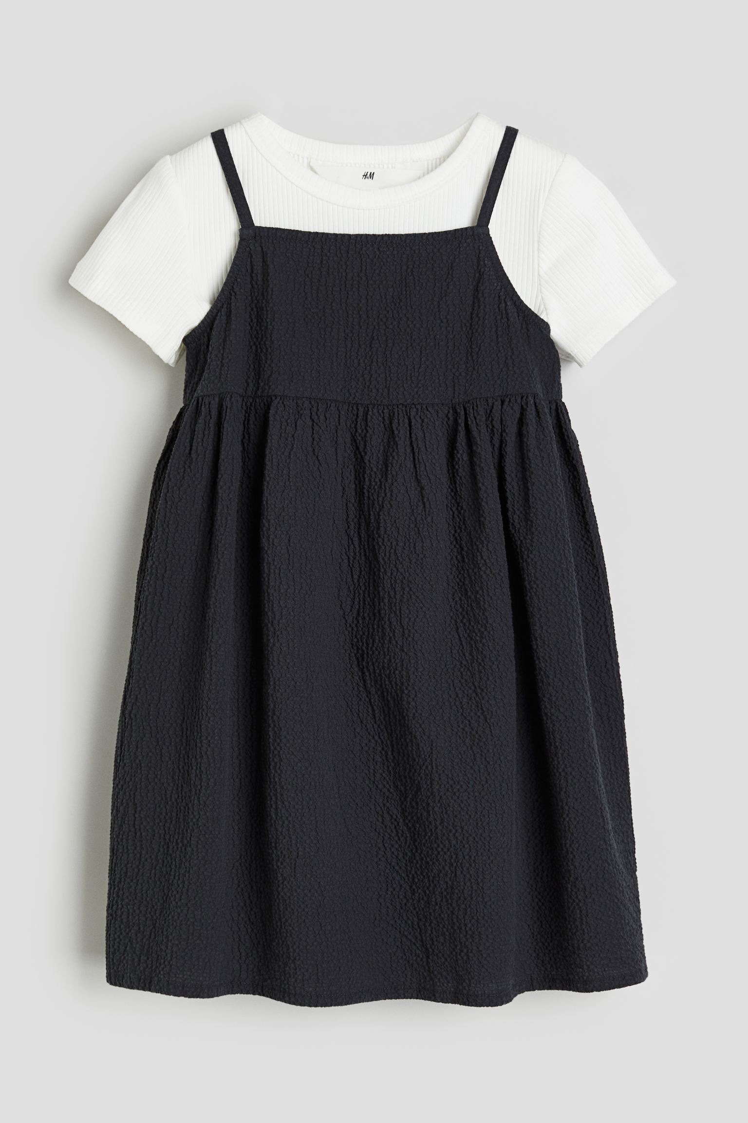 

Комплект из 2-х футболок и платья.