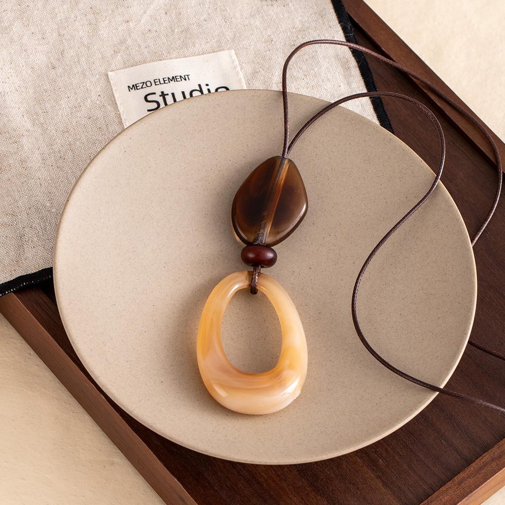 Vintage Maillard Smudged Water Droplets Hollow Geometric Design Necklace Light Luxury High Temperament Neck Sweater Chain