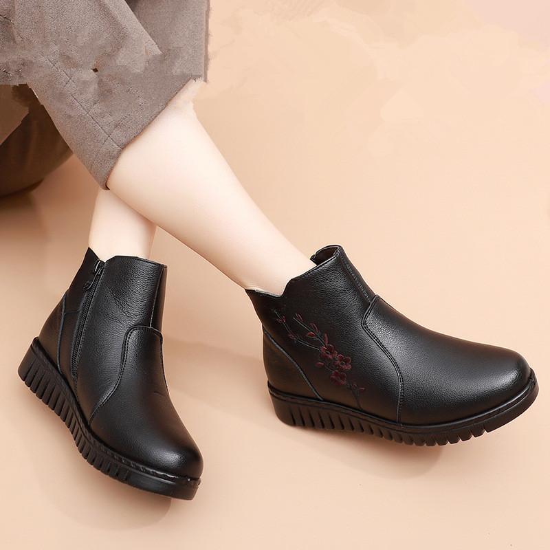 2024 New Boots Women Genuine Leather Keep Warm Shoes Women Plus Size Ankle Boots Flat Casual Mother Waterproof Non-slip Booties
