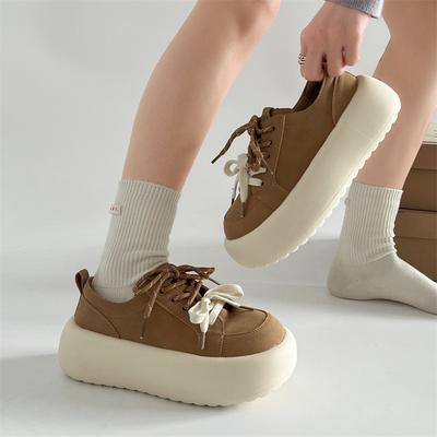 Mode khaki erhöhte Plateau Student lässig kleine weiße Schuhe Damen 2025 neue Explosion Frühling und Herbst großer Kopf Brotschuhe Board Schuhe