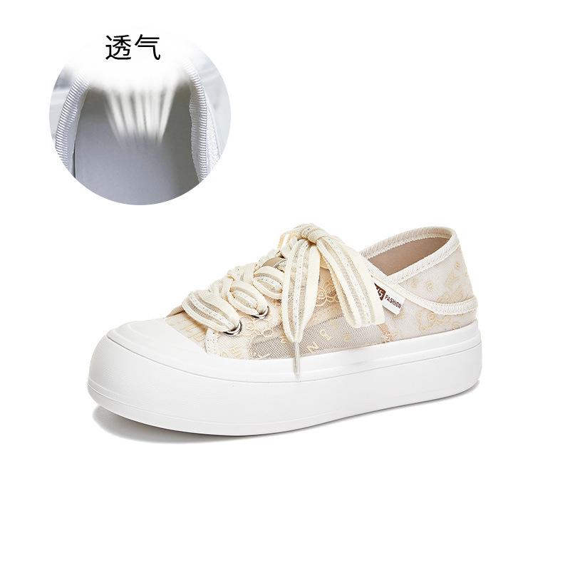 Two wearing little white shoes women's 2025 summer new mesh breathable board shoes women's versatile casual shoes platform sports women's shoes