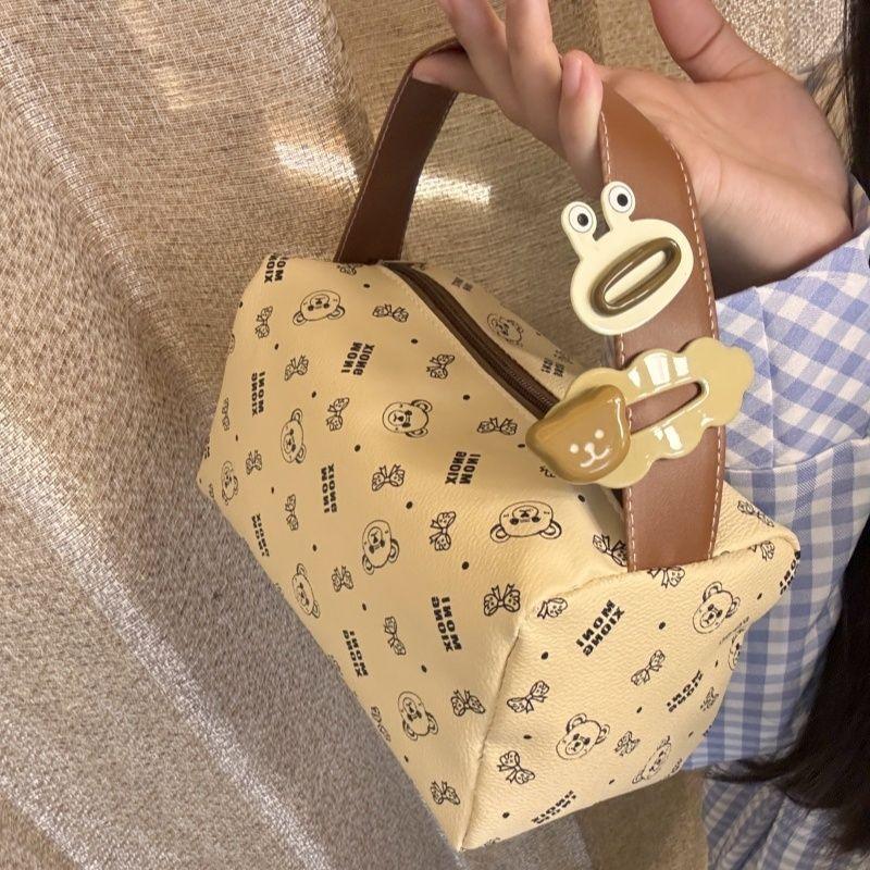 

2025 новая мультяшная сумка для макияжа из ПУ кожи с молнией, удобная косметичка, дорожная трехмерная сумочка для выхода