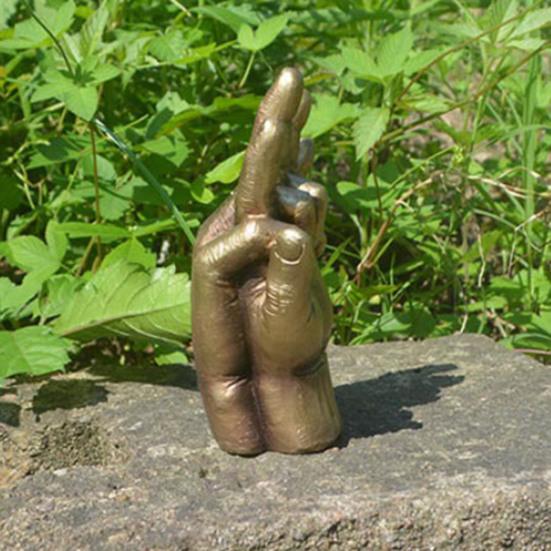 Holding Hands Statue Artistic Resin Sculpture Palm Gesture Design Ornament Metallic Texture Indoor Outdoor Decor
