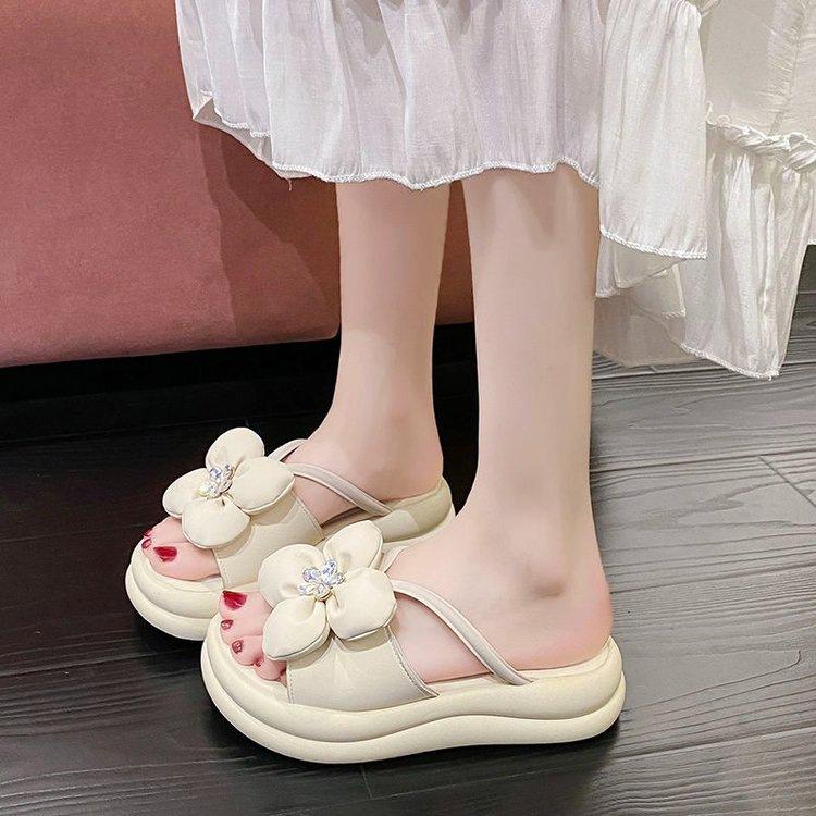 Internet Celebrity Muffin Thick-bottomed Flower Rhinestone Outside Wearing Cool Slippers Female 2025 Summer Skirt Little Fairy Versatile One-word Drag