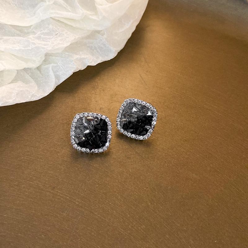Black retro flower butterfly earrings temperament high-end stud earrings fashion niche versatile light luxury earrings