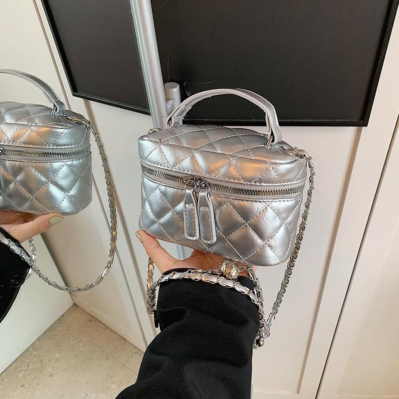 This Year, the Popular Foreign-style Small Bag Women's Autumn 2025 New Fashionable and Beautiful Casual Messenger Bag Portable Bucket Bag