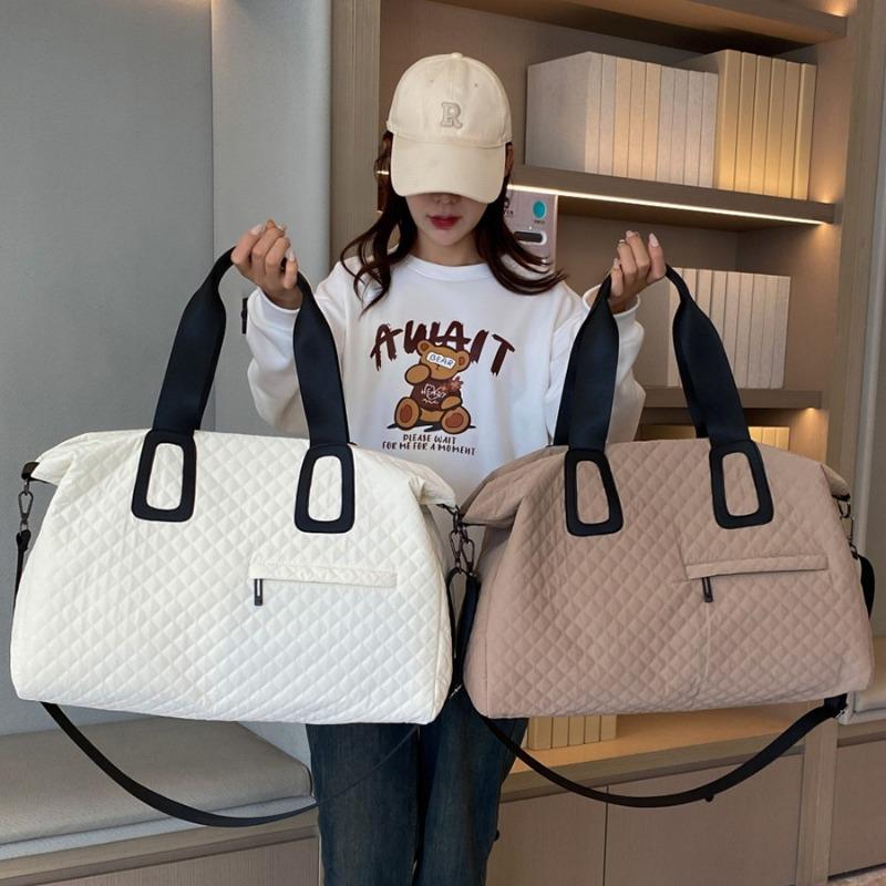 Women's Large Capacity Quilted Travel Duffel Bag with Rhombus Pattern,Solid Color Overnight Bag with Multiple Pockets, Women's Leisure Tote Bag