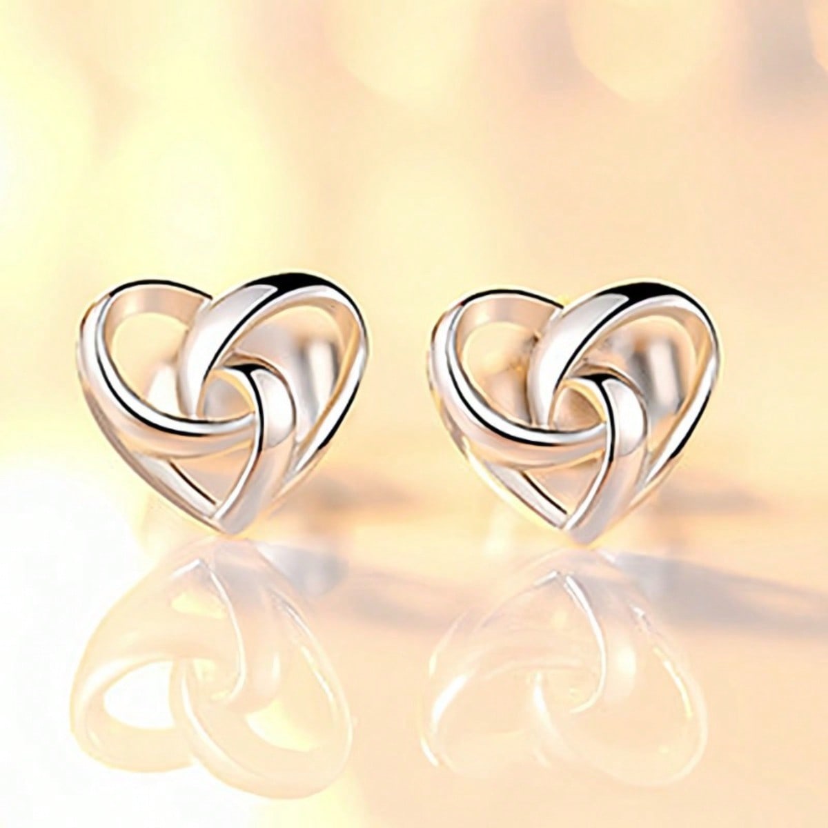 1 Pair of Fashionable Earrings for Women, with Personalized Interwoven Heart-shaped Earrings, Exquisite Heart-shaped Earrings
