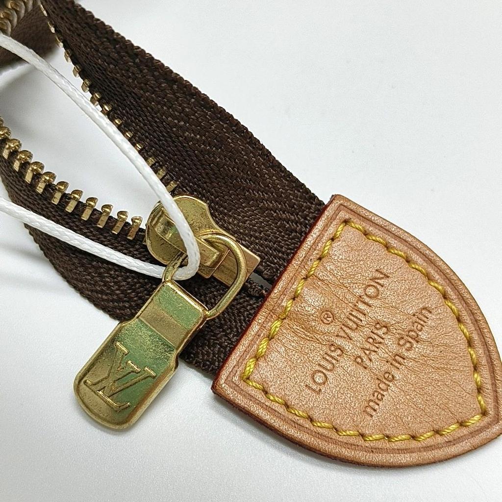 [Pre-Owned] Poche Toilette 19 Classic Monogram Versatile Portable Canvas Toiletry Bag Clutch - Very Good #1CJC5K2