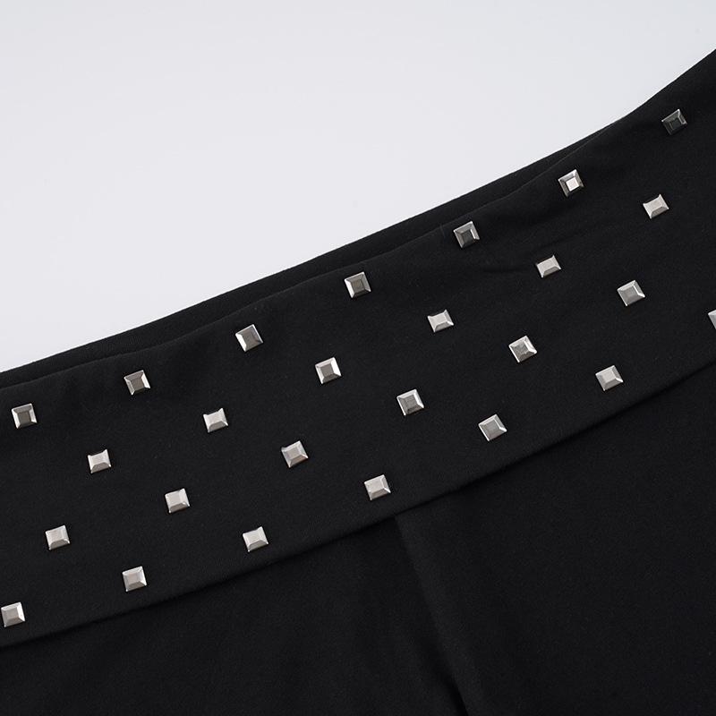 Pantaloncini a maglia ultra-corti a vita bassa con rivetti, stile europeo e americano - Abbigliamento casual sexy e snellente