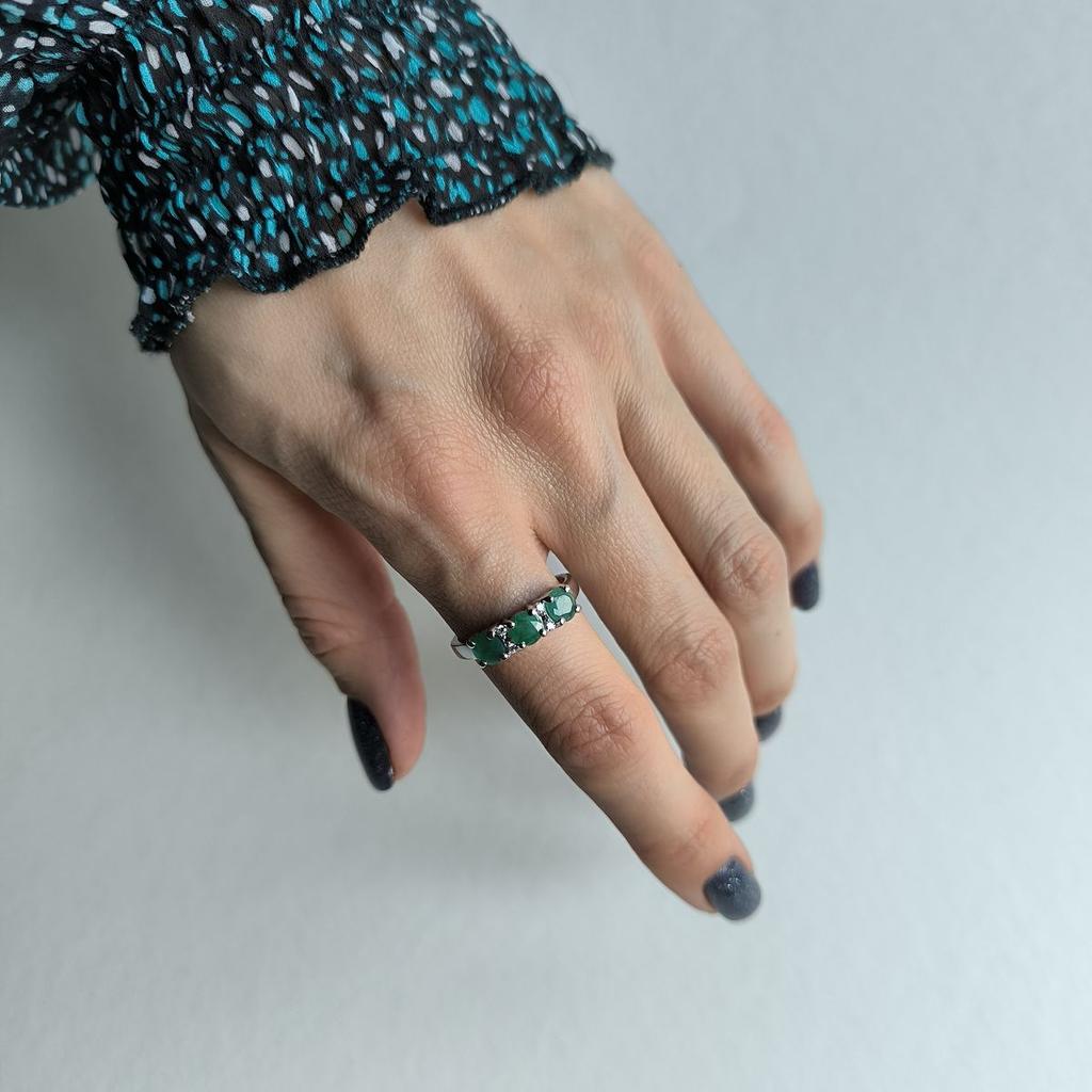 Серебряное кольцо с натуральным изумрудом 1.403ct, вес изделия 3,29 гр (2180029)