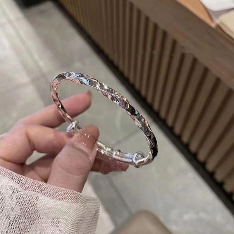 Simple And Versatile Temperament Wavy Push-Pull Bracelet Women'S Niche High-End Sense Fashion Exquisite Bracelet