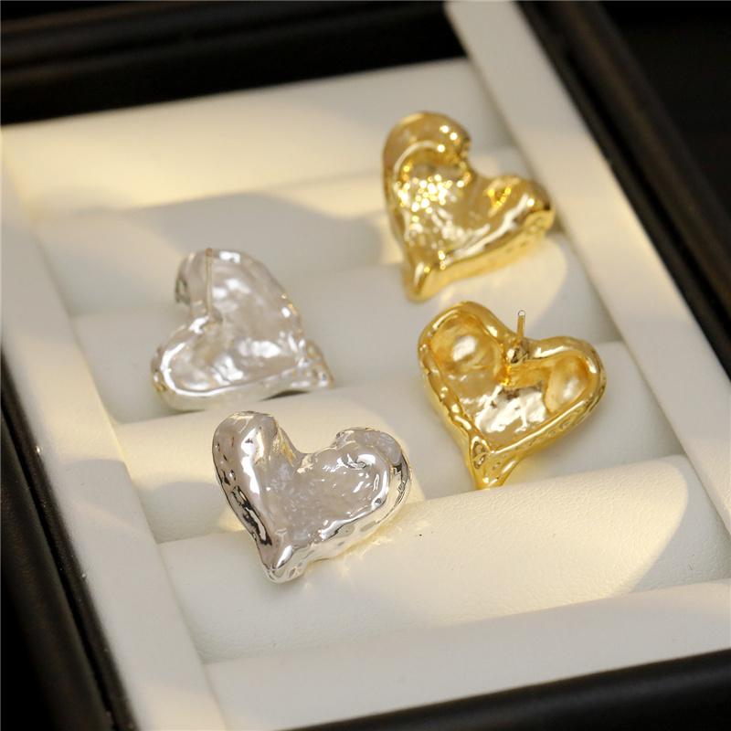 Irregular Hiphop Style Heart Stud Earrings For Women Niche Design French Light Luxury Style Jewelry Gift
