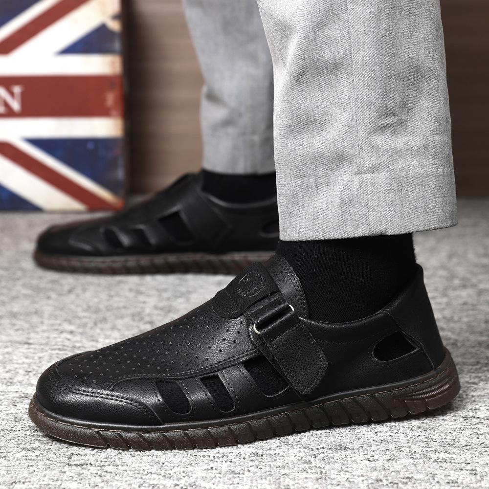 Sandals men's summer breathable and lightweight leather surface beach shoes simple and comfortable and casual