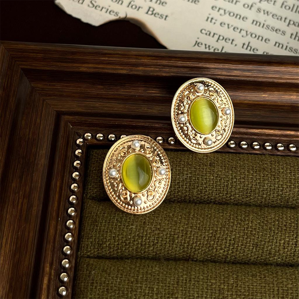 

Fayun Liuguang medieval flower earrings with a light luxury style, heavy industry zircon earrings with a retro and high-end feel