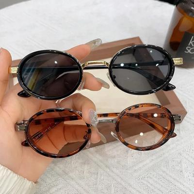 Nieuwe Retro Mode Ovale Metalen Zonnebril Outdoor UV Zonwering Oogbescherming Bril Vrouwen Mannen Klein Montuur Zonnebril