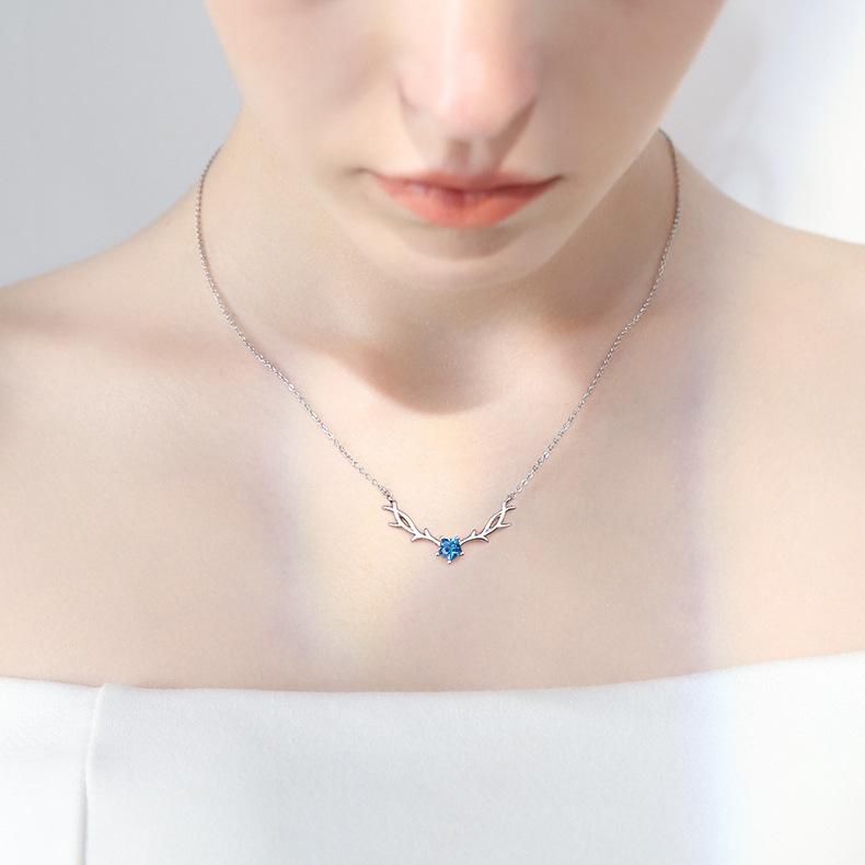 Collier Cerf Étoilé Yilu Road avec Vous pour Femme Simple Tendance Étudiant Forêt Pendentif Bois de Cerf Cinq Griffes
