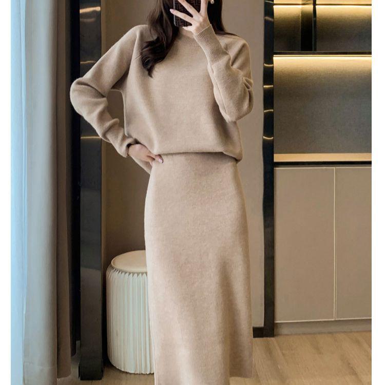 French Chic Women's Two-Piece Knitwear Set: Batwing Sleeve Pullover & Slim-Fit Split Over-the-Knee Skirt for Autumn/Winter.