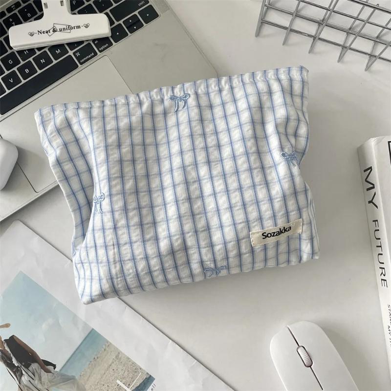 

Simple Women Fashion Portable Makeup Bag Storage Pouch Handbag Portable Travel Organizer Cosmetic Bag Ladies Elegant Zipper Bag For Gift