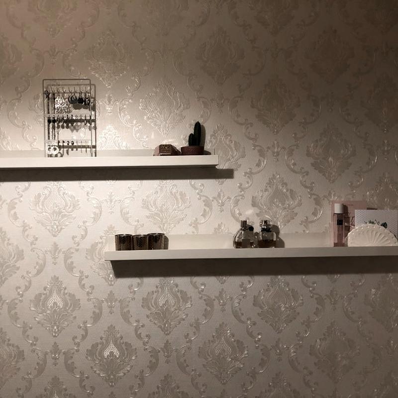 Krémově bílá embosovaná damašková tapeta Ložnice Obývací pokoj Pozadí Květinový vzor 3D Texturovaná tapeta Domácí dekorace
