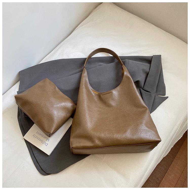 

Large capacity tote bag women s 2025 new retro trend fashion simple casual versatile shoulder bag коричневый