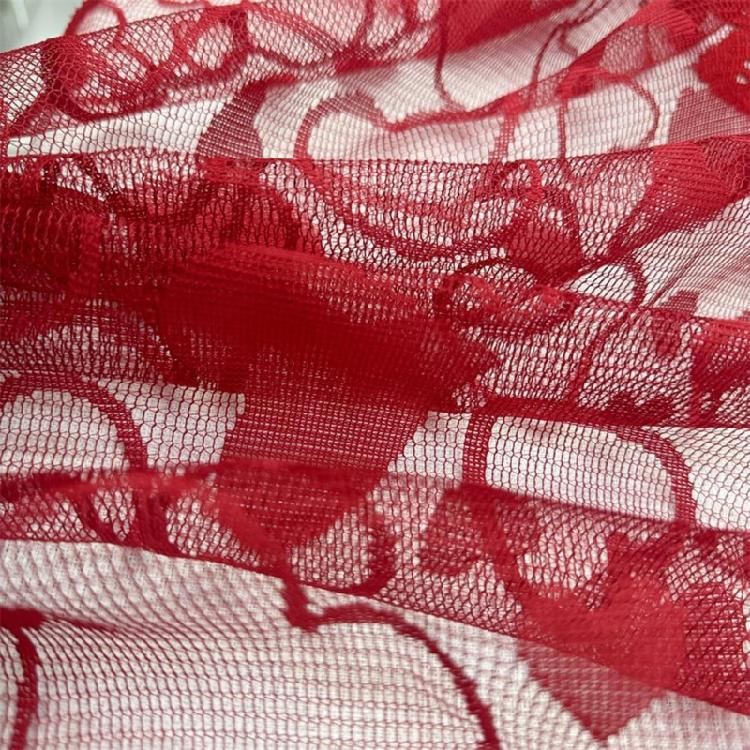 5Pcs Valentines Theme Lace Table Runner and Placemat Set with Heart Pattern Romantics Weddig Anniversaries Dinner Decors