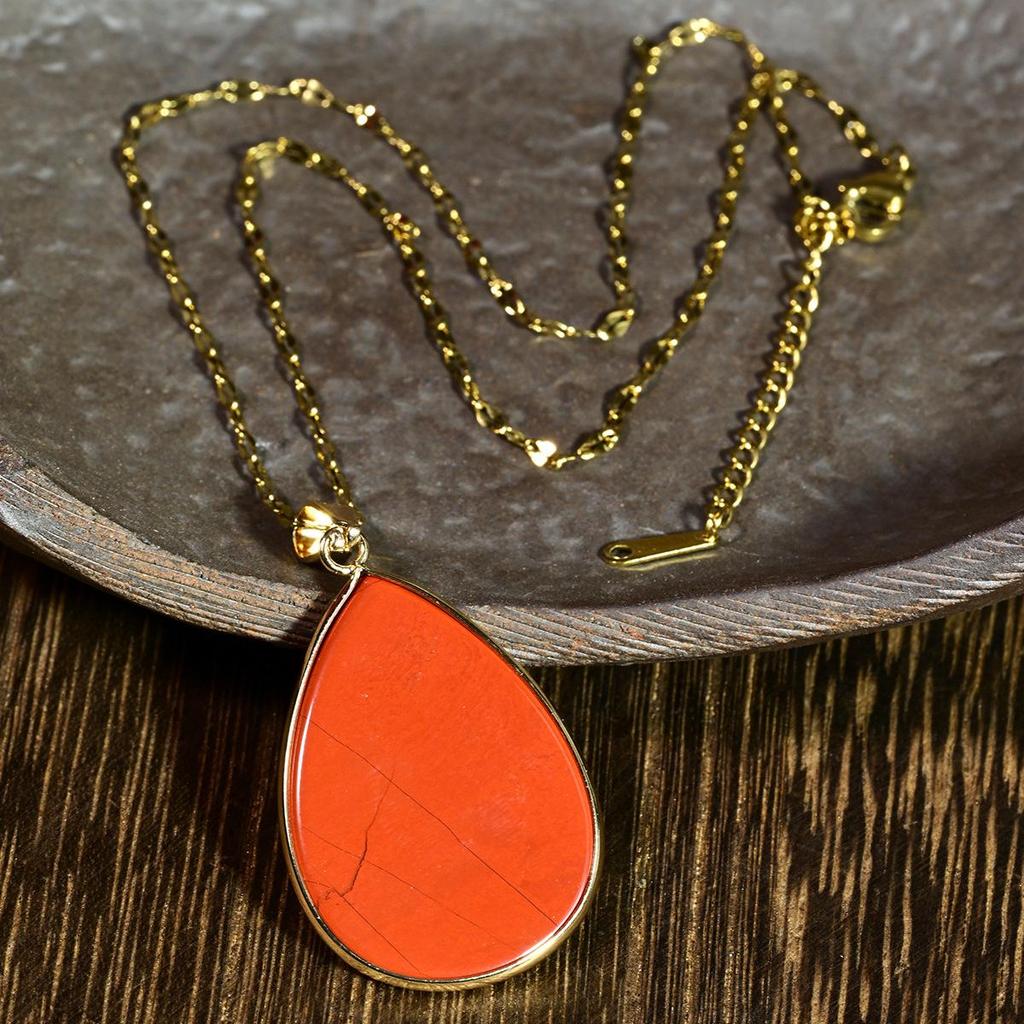 Elegant Water Drop Natural Stone Pendant Necklace for Women - Gold Choker, High-End Fashion, Non-Fading Luxury Design