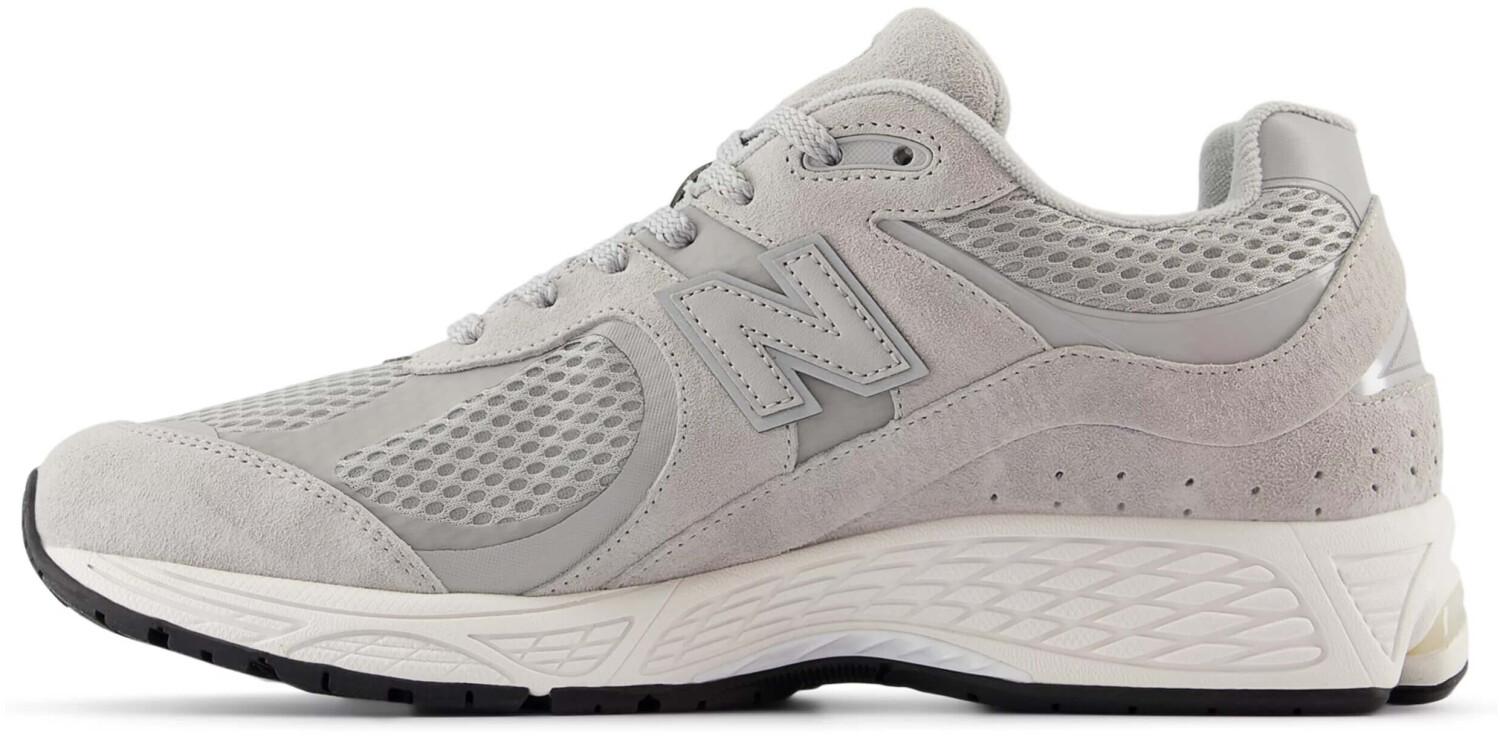 

Кроссовки New Balance 2002R raincloud с серебристым металликом и черным 44