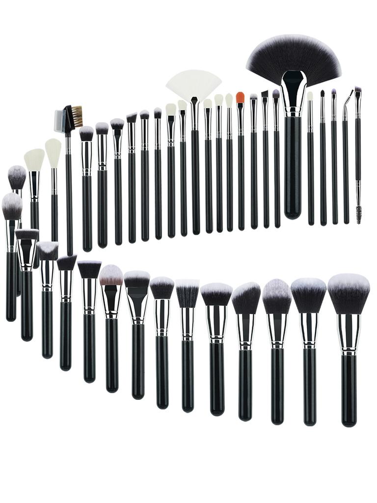 Makeup Artist with 40 Black Makeup Brush Set, Full Set of Makeup Brushes, Beauty Tools with Brush Bag.