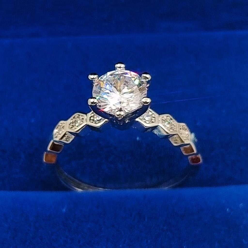 Imitation Zir*****Ne-Carat Honeycomb Ring, Women'S Six-Claw Open Gold-Plated Ring, High Texture