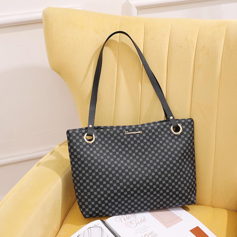 

Ladies bag new tote bag retro popular shoulder underarm handbag fashion bag one piece чёрный