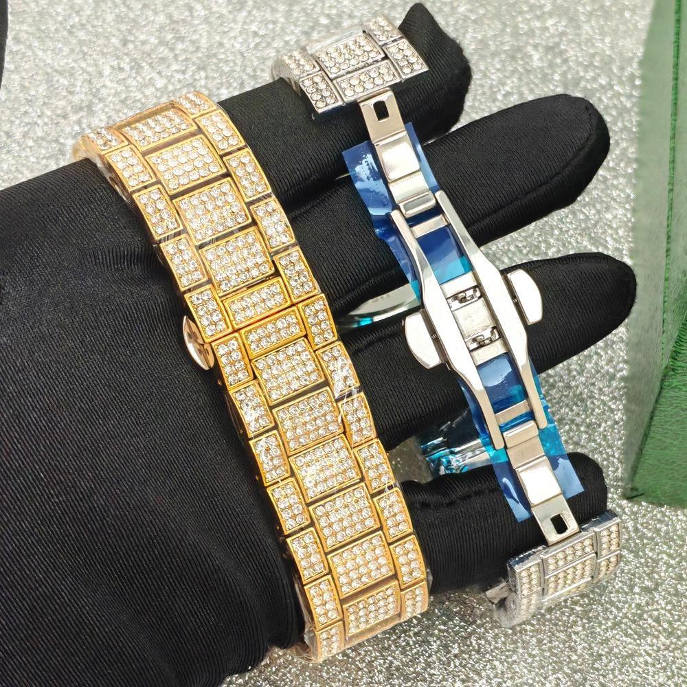 Luxury Mens Watches Full Diamond Iced Out Calendar Quartz Watches Fashion Week Display Waterproof Clock