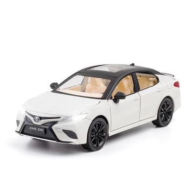 Diecast Spielzeugfahrzeugmodell 1/24 Maßstab Toyota Camry Auto Rückzug Sound & Licht Türen öffenbar Bildungs-Sammlung Geschenk Kind