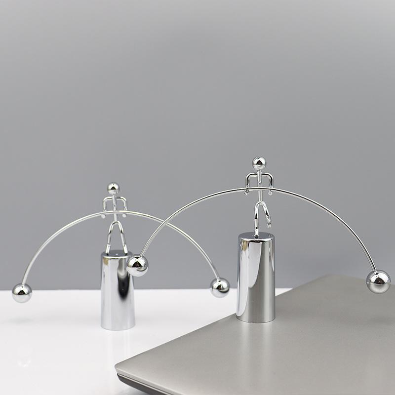 Kreativ Balanspendel Boll Gunga Tyngdlyftning Liten Iron Man Examenspresent Newtons Fysik Pendelboll Permanent