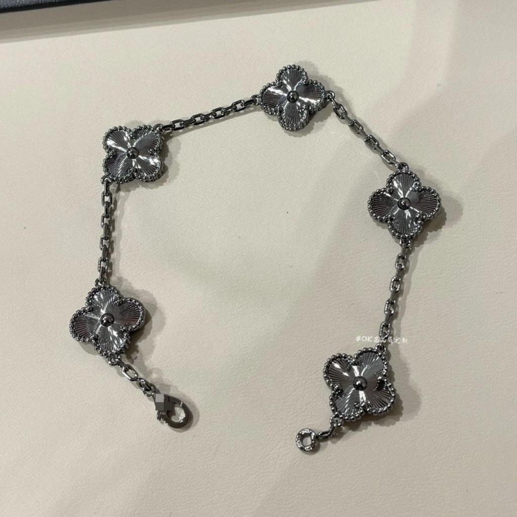Brățară Trifoi cu Patru Frunze și Floare de Cinci Petale, Gravură Laser Avansată CNC, Corp Complet, Placare Groasă Aur V, Aur 18K