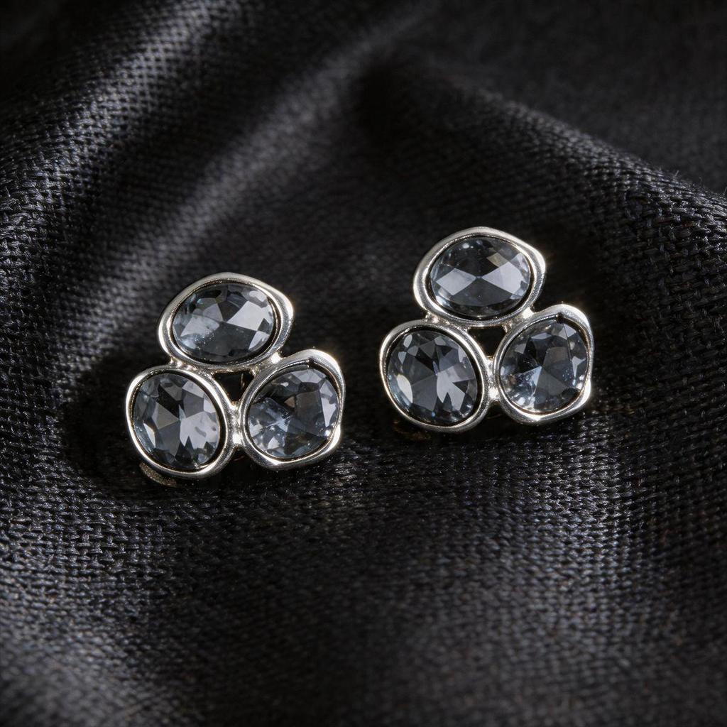 European & American Luxury Geometric Rhinestone Stud Earrings - Chic, Fashionable Design for Women