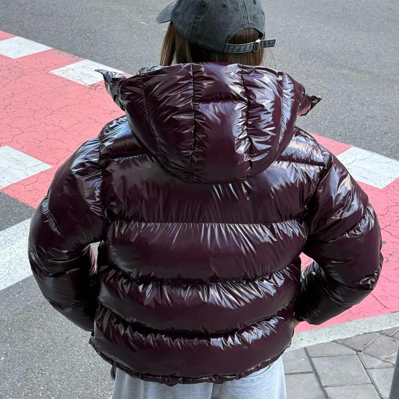 Jednobarevné Lesklé Zipové Bundy s Kapucí Dámské Teplé Elastický Pas Skládaná Krátká Bavlněná Bunda 2026 Zima Nová Dámská High Street Oblečení