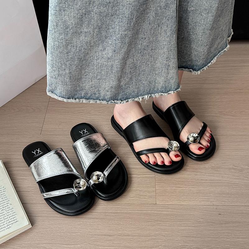 Fashion 2025 New Summer Shoes Women Flat Soft Sole Luxury Outdoor Beach Flip Flops Sandals Trend Metal Elegant Ladies Slides Shoes