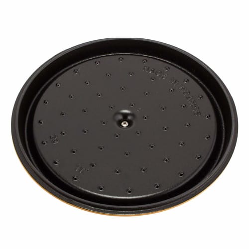 Staub Pico Cocotte Round 28cm Mustard/Yellow (1102812) - Enamel Pot with Handle, Rund Brater Mustard Yellow. This stylish cookware is perfect for kitc