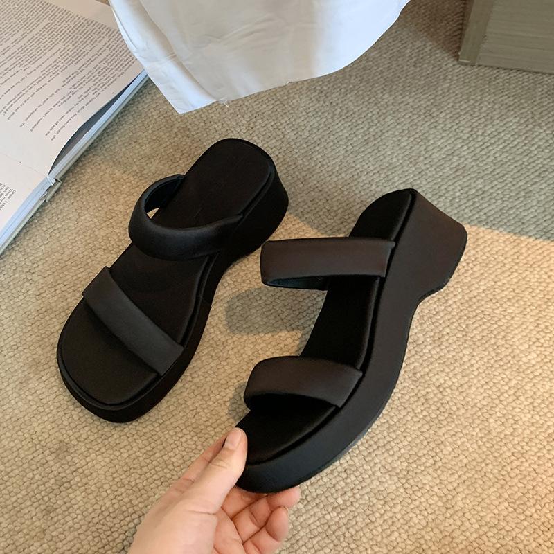 

Fashion Thick soled sandals for women in the summer of 2025 with a sloping heel and a straight strap for sandals Beach sandals 45 чёрный