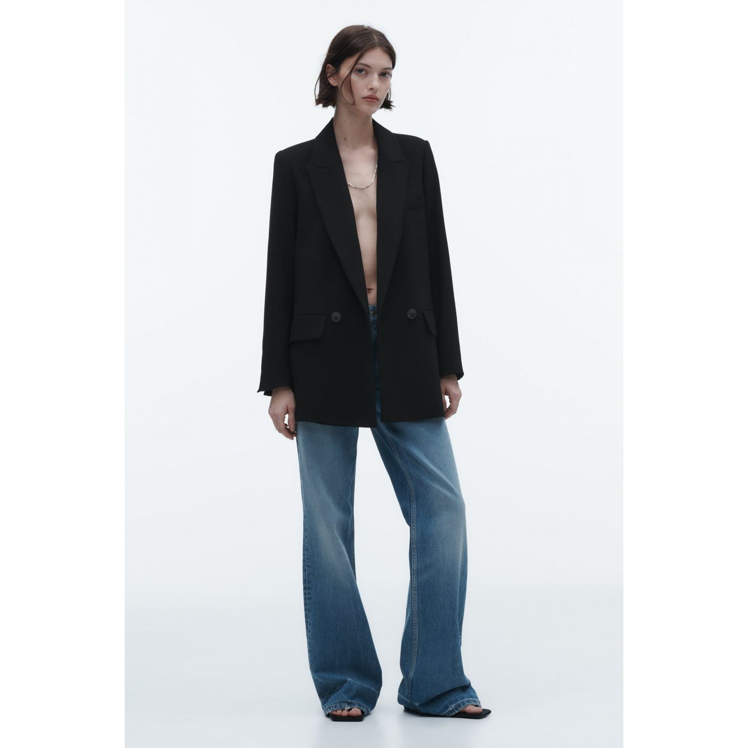 

LOOSE-FITTING BLAZER