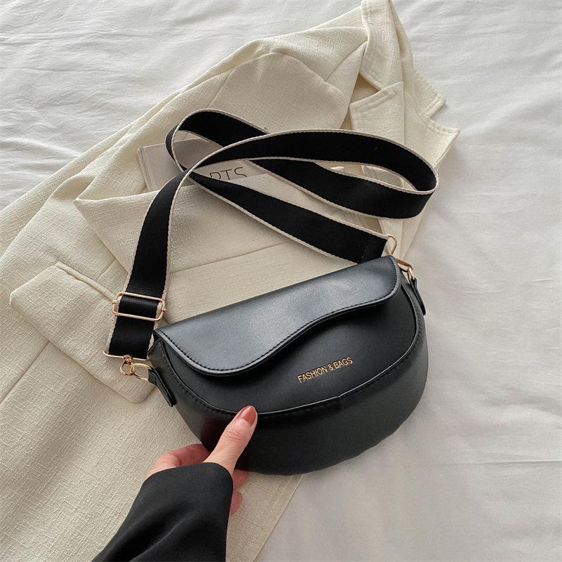 This Year Popular Fashion Korean Version Wide Shoulder Strap Single Shoulder Messenger Bag 2025 Internet Celebrity Retro Temperament Saddle Bag Early 