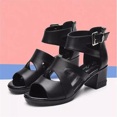 Sandalias de cuero negro con tacón grueso para mujer 2025 verano versátiles de tacón medio cremallera trasera madre de mediana edad boca de pez tacones altos