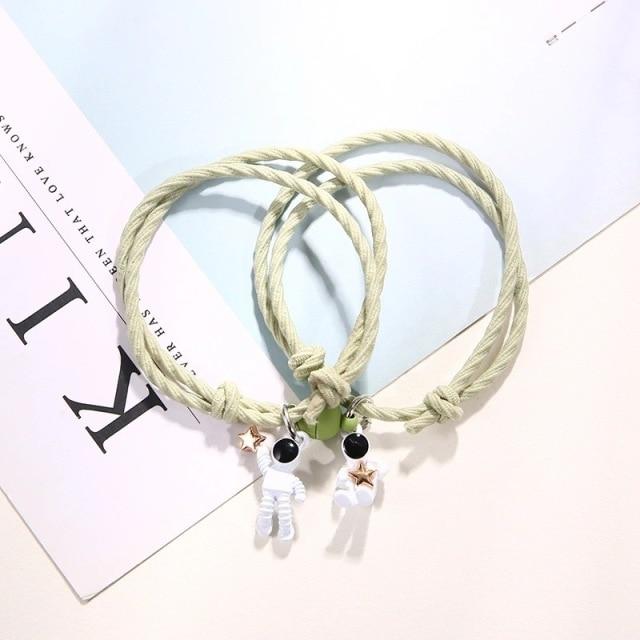 Latest Magnet Couple Wrist Bracelet Star Astronaut Paired Bracelets Attractive Voguish Fashionable Valentine 'S Day Jewelry Giveaway Present 2 Pcs