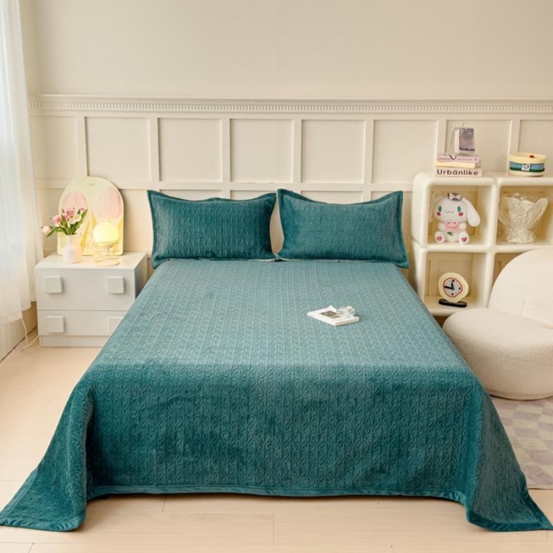 Neue einfarbige Milchfleece-Vierjahreszeiten-Verdickte Bettdecke gesteppt gepolsterter Saum doppelseitige Fleece-Decke Dreiteiliges Set
