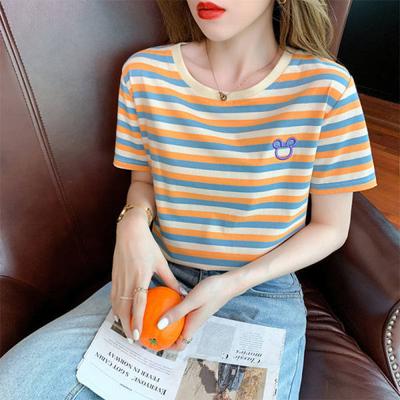 2024 Sommer neues Rundhals-Kurzarm-T-Shirt für Damen mit Stickerei, trendige koreanische Version, lockere und vielseitige, altersreduzierende gestreifte Top-Kleidung