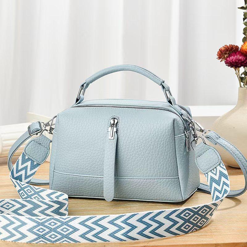 New trendy versatile small square bag messenger bag mini handbag simple and fashionable shoulder bag