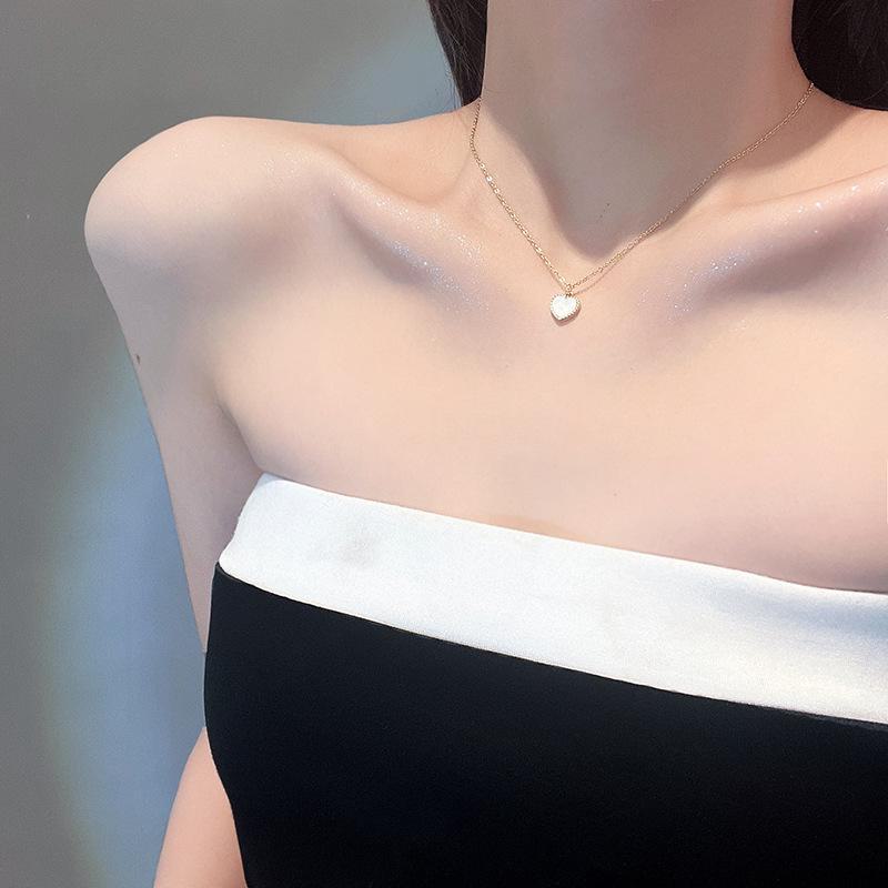 Ins Style Dongdaemun Mother-of-Pearl Titanium Steel Necklace - Simple Niche, Cold Classic Clavicle Chain for Women